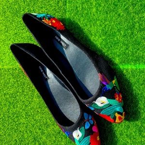 Nine West Black Flats with Tropical Embroidery